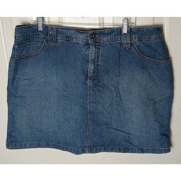 St. John's Bay Women 18W Medium Wash Denim Classic Comfort Preppy Skort - Picture 2 of 6